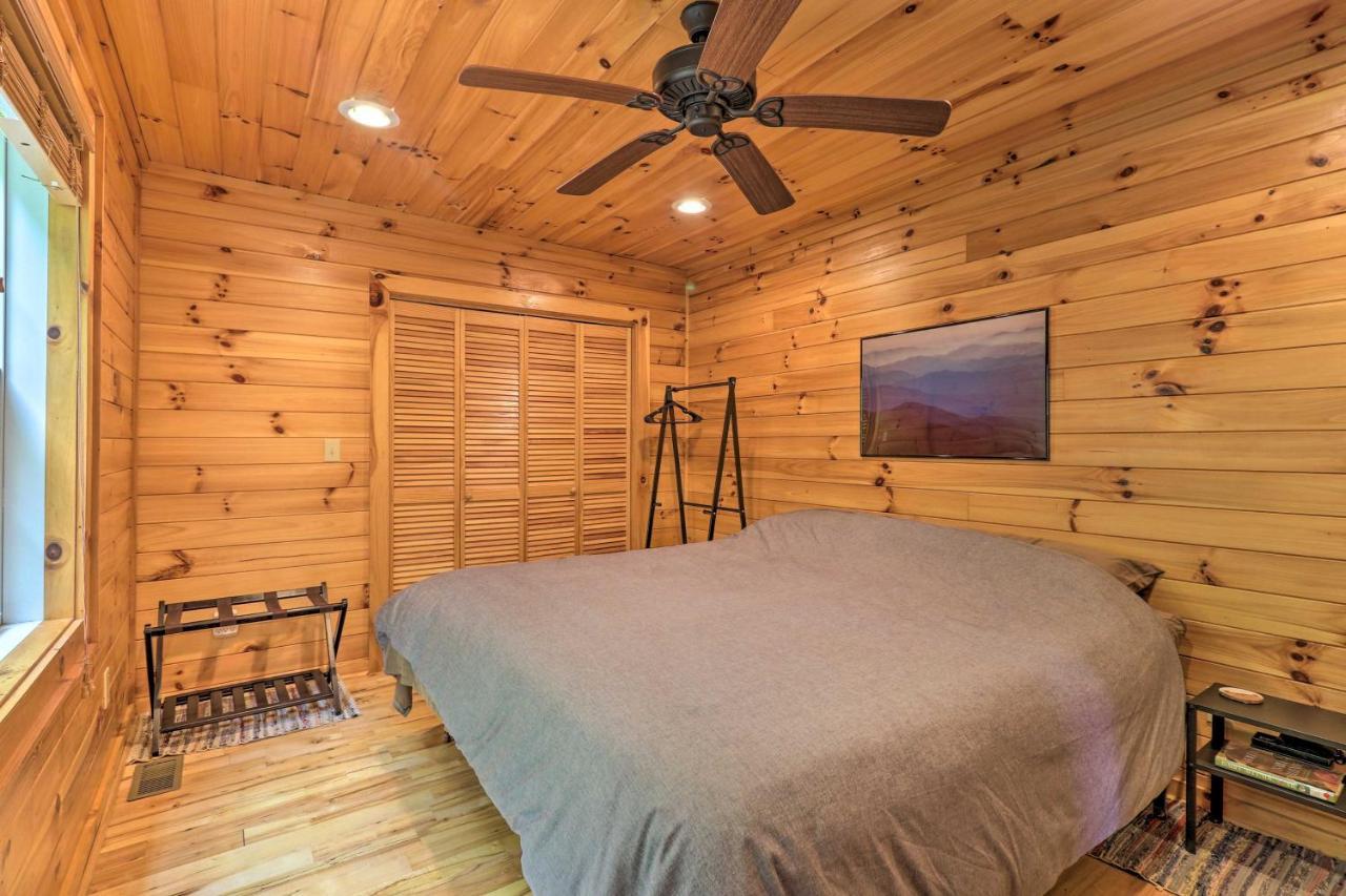 Cozy Boone Cabin With Deck Close To Downtown! Exteriör bild