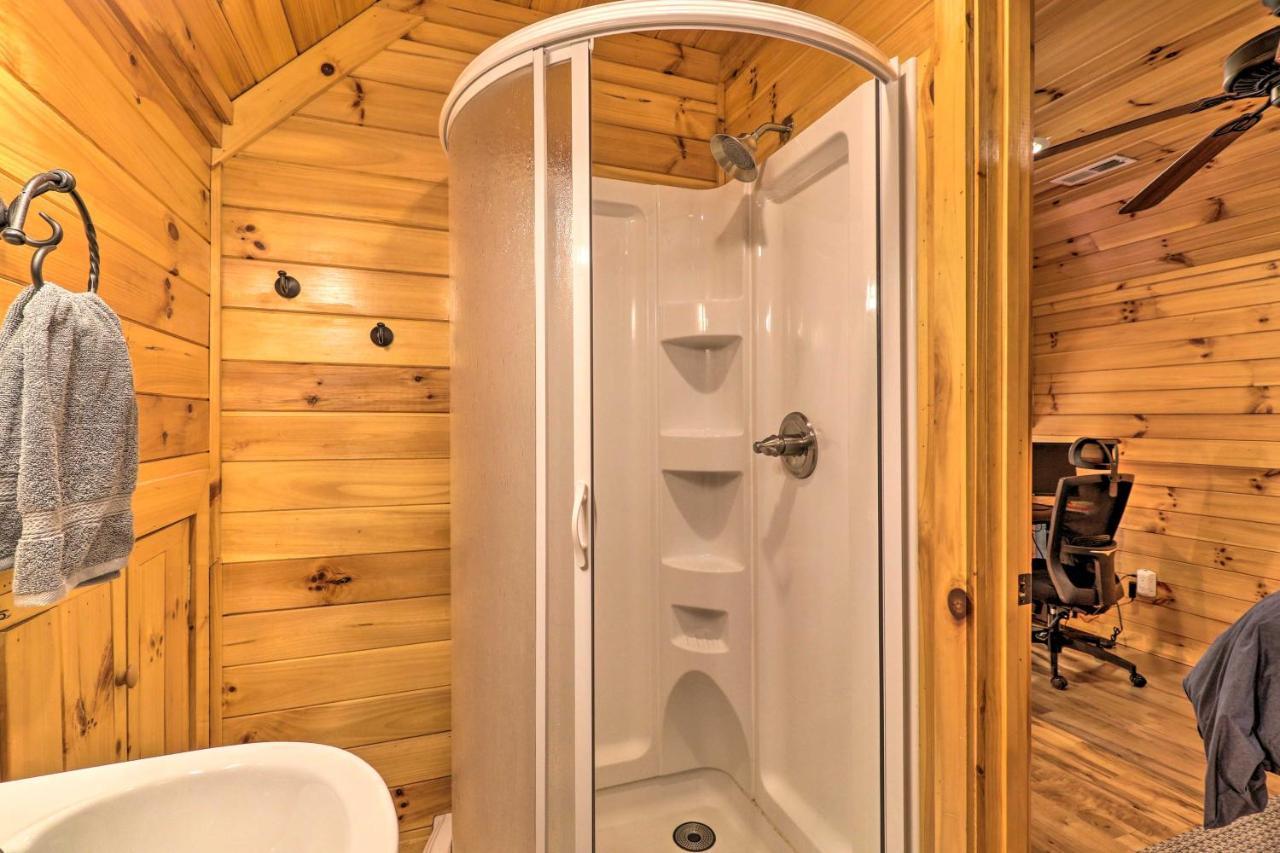 Cozy Boone Cabin With Deck Close To Downtown! Exteriör bild