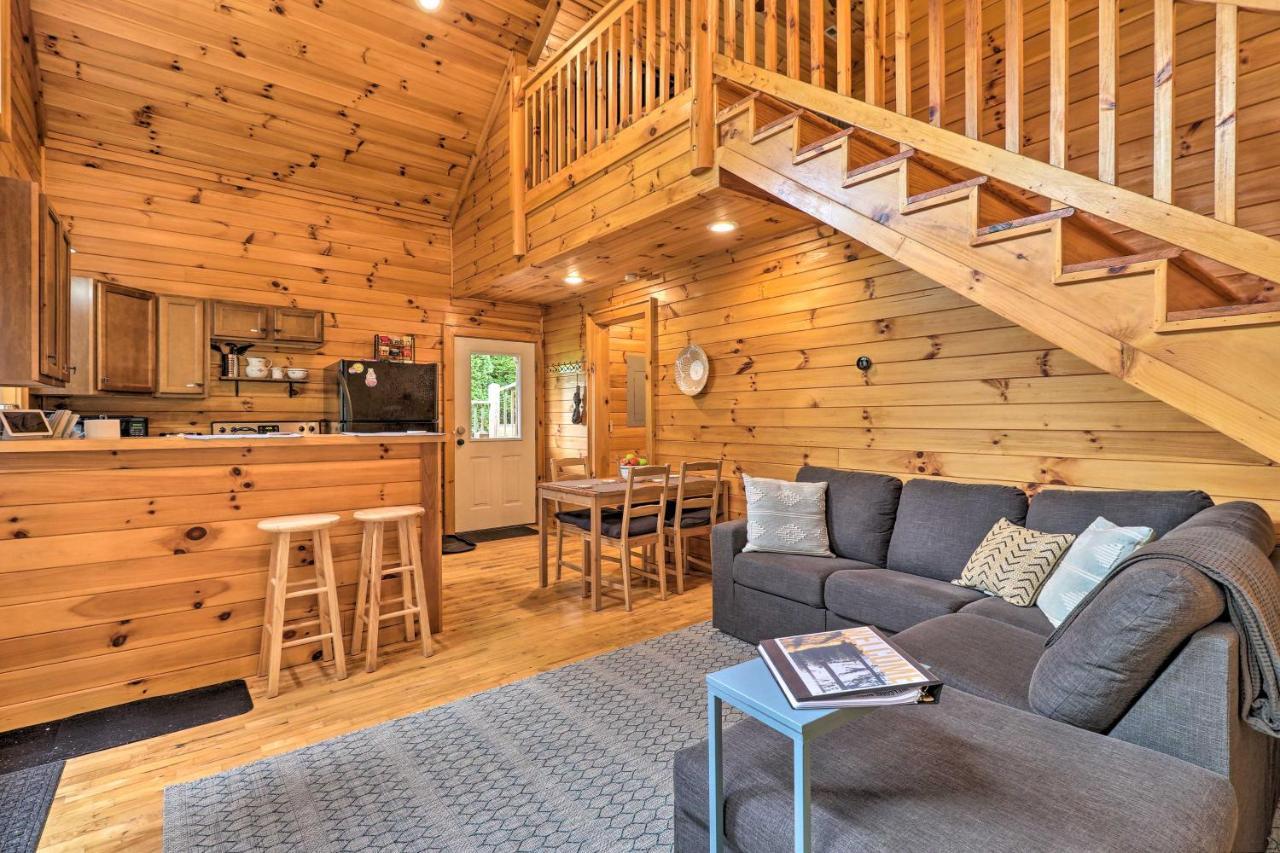 Cozy Boone Cabin With Deck Close To Downtown! Exteriör bild