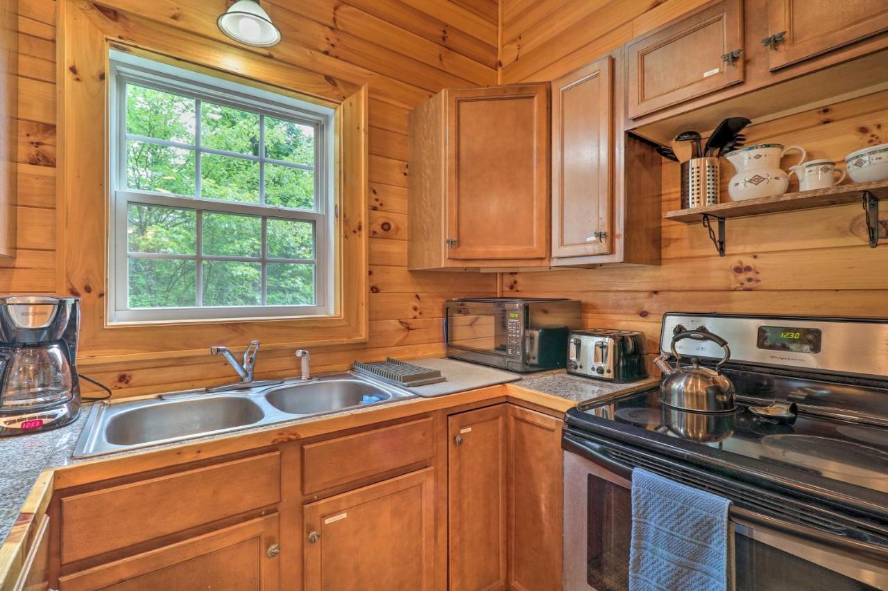 Cozy Boone Cabin With Deck Close To Downtown! Exteriör bild